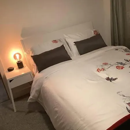 Chic 3 Bed House Bristol & Bath Free Parking Wifi * 布里斯托