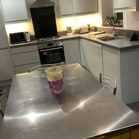 Chic 3 Bed House Bristol & Bath Free Parking Wifi *