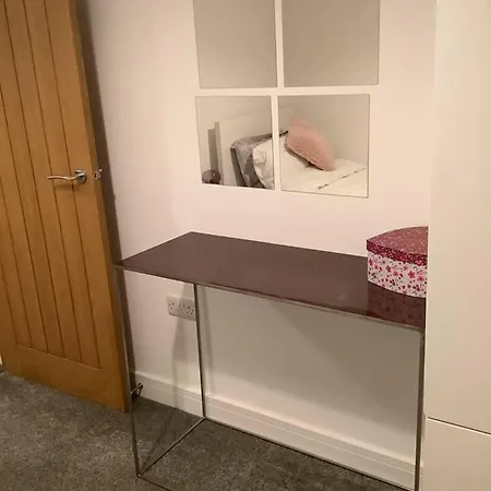 Chic 3 Bed House Bristol & Bath Free Parking Wifi * 布里斯托